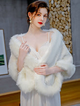 Veste de mariée en fausse fourrure à manches longues
