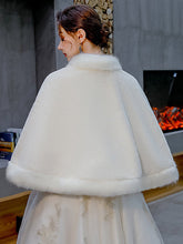 Cape En Fausse Fourrure Pour Mariage Et Mariée