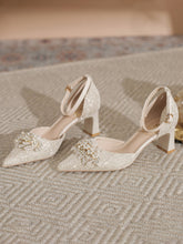 Chaussures de mariage élégantes à talons épais avec perles pour femmes