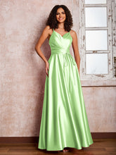Maxi Robe en Satin à Bretelles Spaghetti avec Poches Sauge