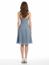Longueur De Genou Mousseline Robe Avec Col En Cœur Bleu Poudré