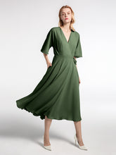 Robe en Mousseline à Col en V avec Demi-Manches Longueur de Mollet Olive Verte