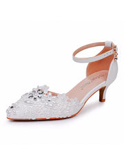 Chaussures de Mariage Blanches en Dentelle et Strass à Bout Pointu