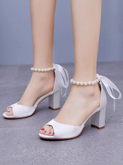 Sandales à Talon Chunky avec Bout Peep Toe et Bride à Boucle