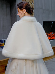 Cape En Fausse Fourrure Pour Mariage Et Mariée