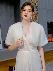 Couverture de mariée en fausse fourrure à manches courtes