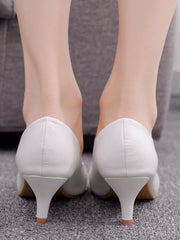 Chaussures Féminines à Talons Kitten et Bout Pointu Simples