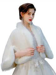 Cape En Fausse Fourrure Pour Mariage Et Mariée