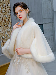 Cape En Fausse Fourrure Pour Mariage Et Mariée