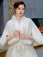 Cape En Fausse Fourrure Pour Mariage Et Mariée