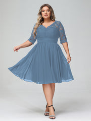 Dentelle et Mousseline Robe Courte avec Demi-Manches Bleu de Schiste Grande Taille
