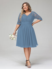 Dentelle et Mousseline Robe Courte avec Demi-Manches Bleu de Schiste Grande Taille