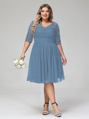 Dentelle et Mousseline Robe Courte avec Demi-Manches Bleu de Schiste Grande Taille