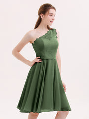 Une Epaule Dentelle Robe Demoiselle d'honneur Courte Olive Verte