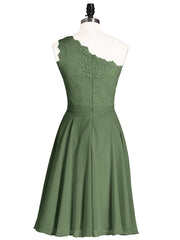 Une Epaule Dentelle Robe Demoiselle d'honneur Courte Olive Verte