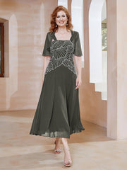 Robe à Encolure Carrée en Mousseline Longueur de Mollet avec Perles Gris Acier Grande Taille
