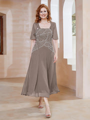 Robe à Encolure Carrée en Mousseline Longueur de Mollet avec Perles Taupe
