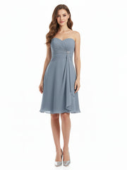 Longueur De Genou Mousseline Robe Avec Col En Cœur Bleu Poudré