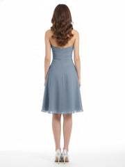 Longueur De Genou Mousseline Robe Avec Col En Cœur Bleu Poudré