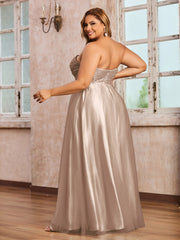Dentelle et Tulle Longue Robe avec Col en Cœur Taupe Grande Taille