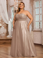 Dentelle et Tulle Longue Robe avec Col en Cœur Taupe Grande Taille