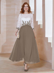 Robe en Mousseline avec Longueur de Mollet à Col Appliqué Taupe