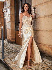 Robe de Soirée Fourreau à Col en V en Satin avec Traîne Balayage Champagne