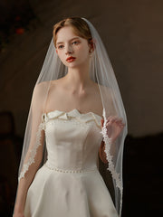 Voiles de tulle à deux couches avec bords appliqués