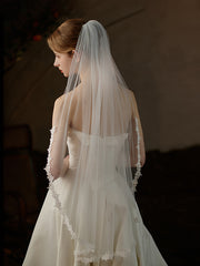 Voiles de tulle à deux couches avec bords appliqués