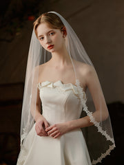Voiles de tulle à deux couches avec bords appliqués