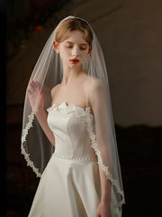 Voiles de tulle à deux couches avec bords appliqués