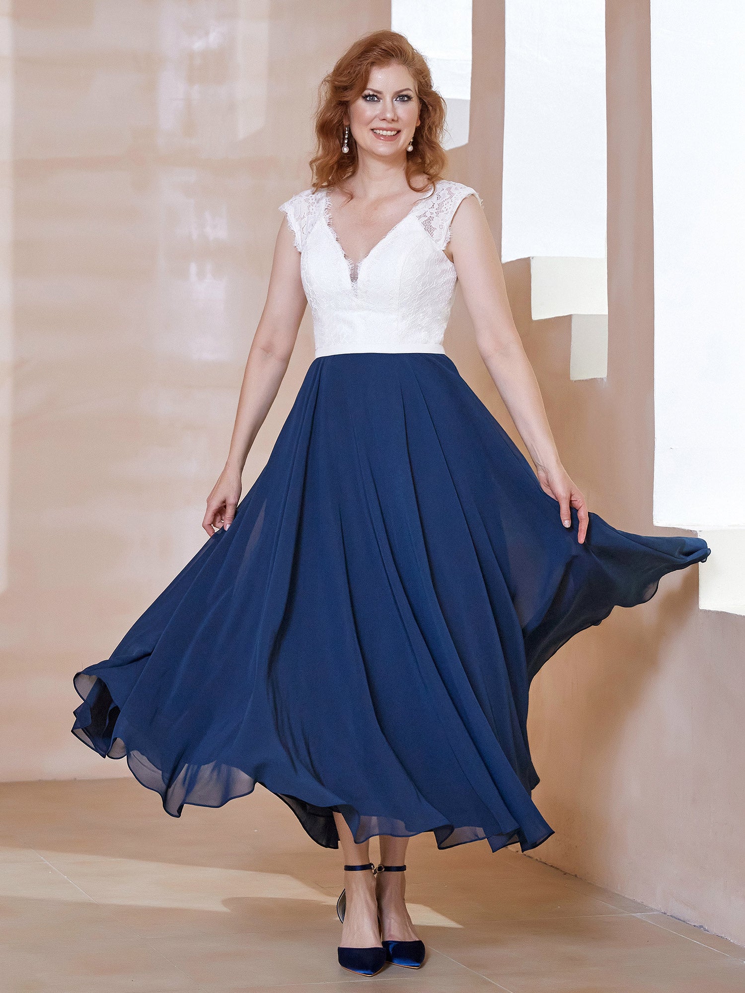 Robe en Mousseline Longueur de Mollet à Col en V avec Poches Bleu Marine