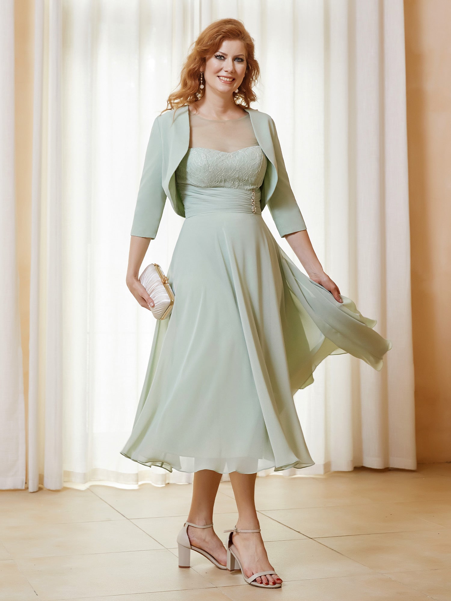 Robe de A-ligne en Mousseline et Dentelle à Col Illusion Longueur de Mollet Sauge Poudrée